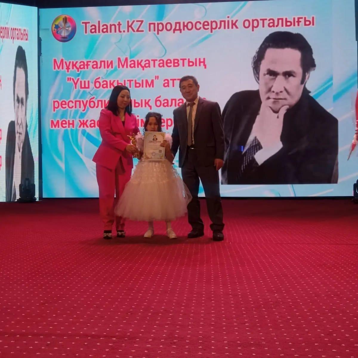 Талант кз  продюсерлік орталығында   «Үш бақытым» балалар мен жасөспірімдер өнер  байқауында   үздік  өнер  көрсеткен  үшін  3 сынып  оқушылары  Досжан Аяна , Бақытжан Айкүнім, Нуриман Саяна           бас жүлде,1 орындық ДИПЛОМмен  марапатталынды